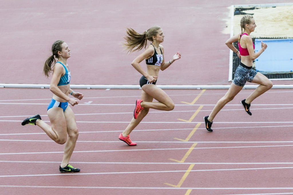 how-running-400m-regularly-can-benefit-your-100m-times-pe-blog