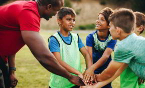 How can a PE teacher support students with mental health issues and anxiety within PE lessons?